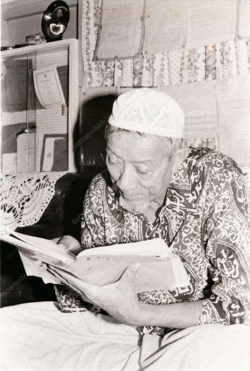 KOLEKSI BAHAN SEJARAH
