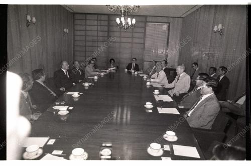 HUSSEIN ONN AND LEE KUAN YEW MEET IN PRESS CONFERENCE