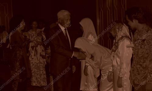 01_180390_SISWAZAH