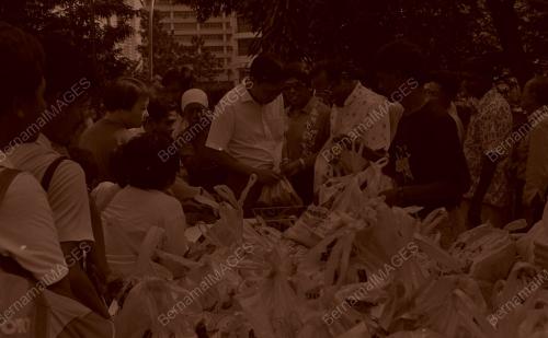 GAYA FILEM BERI SUMBANGAN HARI RAYA