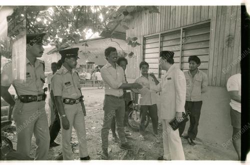 KASSIM AHMAD DIALOGUE WITH TELUK BAHANG FISHERMEN