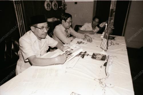 PELANCARAN BUKU