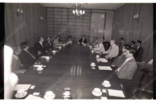 HUSSEIN ONN AND LEE KUAN YEW MEET IN PRESS CONFERENCE
