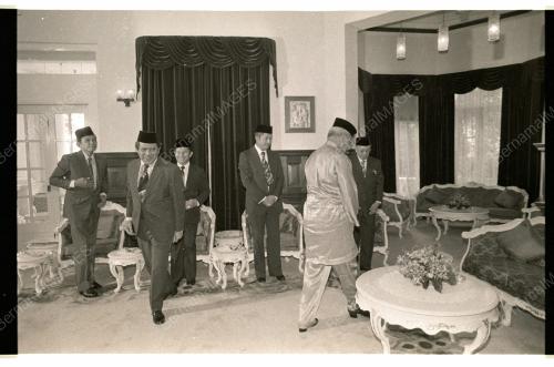 BRUNEI SULTAN CALLS ON KING