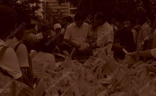 GAYA FILEM BERI SUMBANGAN HARI RAYA