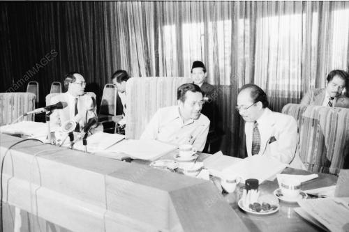 MAHATHIR TEMUI AHLI NJL