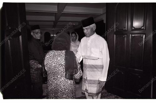 AGONG PAY RESPECT