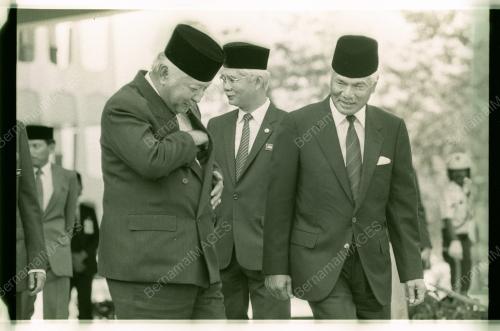 AGONG SAMBUT SUHARTO