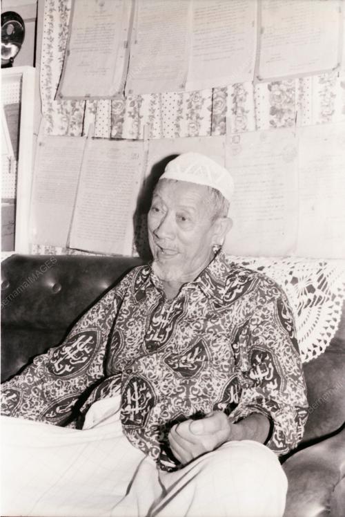 KOLEKSI BAHAN SEJARAH