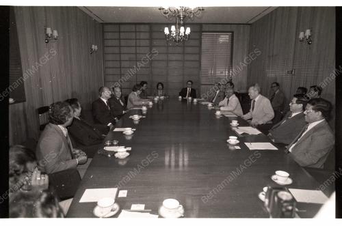 HUSSEIN ONN AND LEE KUAN YEW MEET IN PRESS CONFERENCE