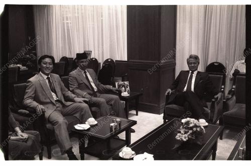 SENATOR FARID&NG PENG HANG SWEARING IN AS SECRETARIAT