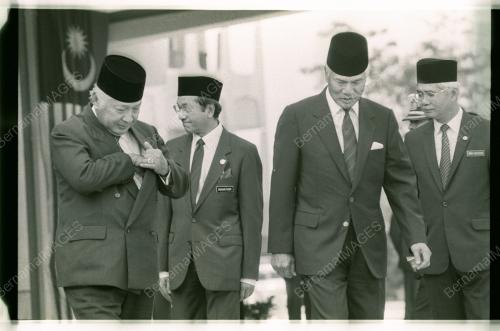 AGONG SAMBUT SUHARTO