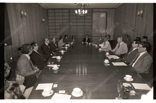 HUSSEIN ONN AND LEE KUAN YEW MEET IN PRESS CONFERENCE