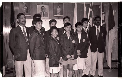 HANDING OVER FLAG TO SQUASH SQUAD TO CALCUTTA