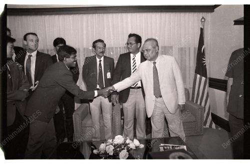 GHAFAR BABA HANDS OVER MALAYSIAN FLAG