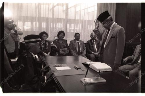 SENATOR FARID&NG PENG HANG SWEARING IN AS SECRETARIAT