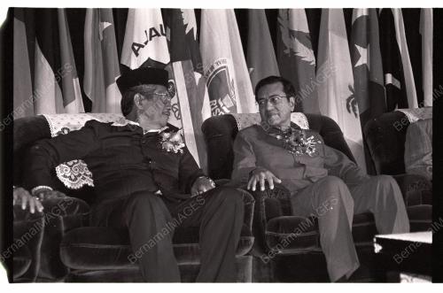 MAHATHIR RASMI MESYUARAT PEKEBUN KECIL