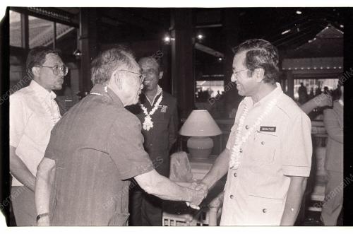 DR M MEMPENGERUSIKAN MESYUARAT KABINET