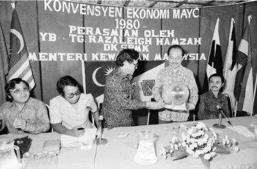 KONVENSYEN EKONOMI