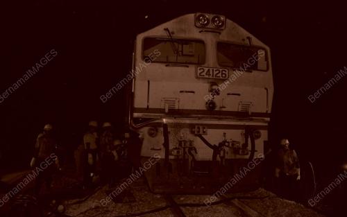 05_170690_KERETA_API