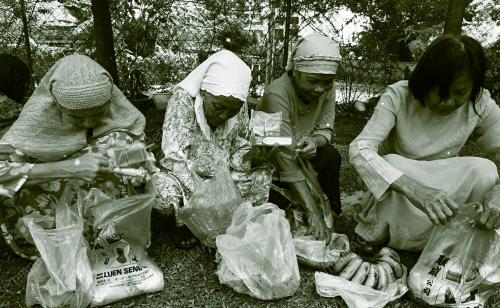 GAYA FILEM BERI SUMBANGAN HARI RAYA