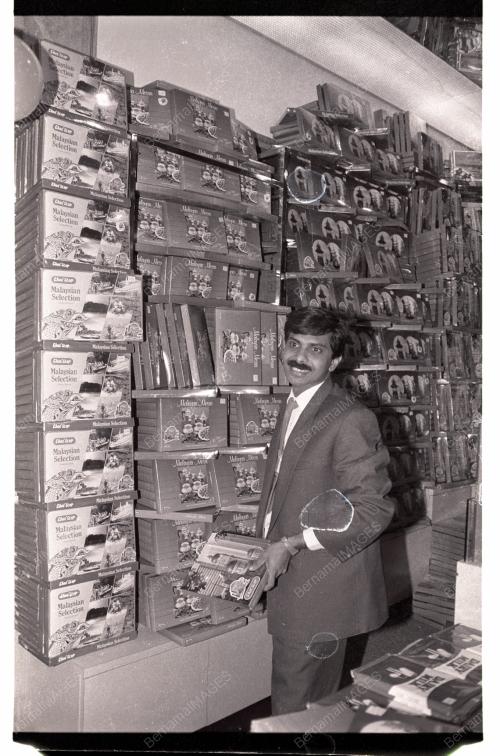 TINJAUAN KEDAI BEBAS CUKAI 1990
