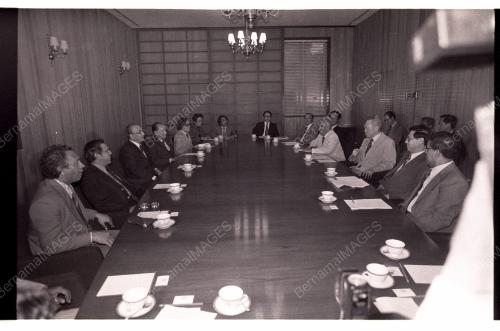 HUSSEIN ONN AND LEE KUAN YEW MEET IN PRESS CONFERENCE