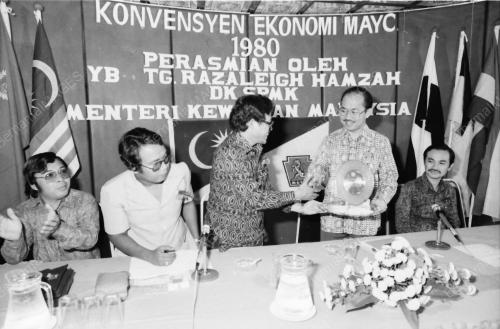 KONVENSYEN EKONOMI