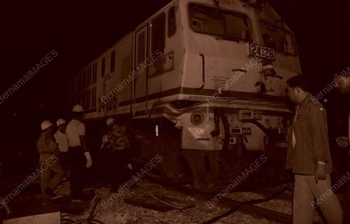 06_170690_KERETA_API