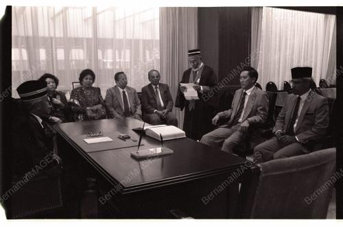 SENATOR FARID&NG PENG HANG SWEARING IN AS SECRETARIAT