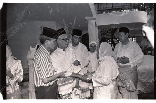 ALLAHYARHAM TUN HUSSEIN ONN