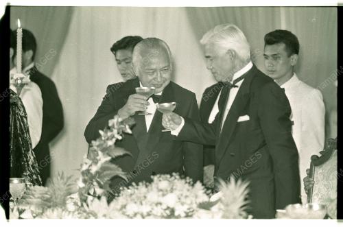 AGONG MAKAN MALAM