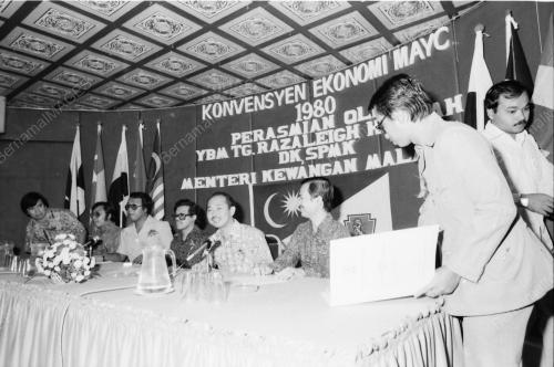 KONVENSYEN EKONOMI