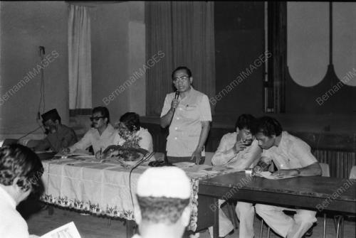 MESYUARAT AGONG PERNIAGAAN DAN PERUSAHAAN