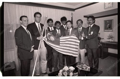 GHAFAR BABA HANDS OVER MALAYSIAN FLAG