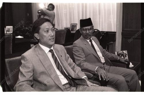 SENATOR FARID&NG PENG HANG SWEARING IN AS SECRETARIAT