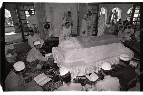 AGONG PAY RESPECT