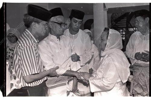 ALLAHYARHAM TUN HUSSEIN ONN