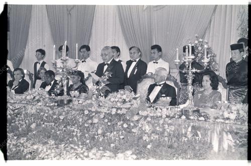 AGONG MAKAN MALAM
