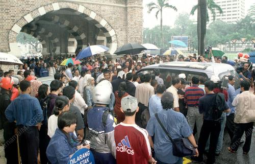 08_08_2000_ANWAR_S_SUPPORTERS_12012016