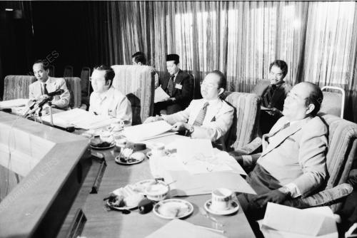 MAHATHIR TEMUI AHLI NJL