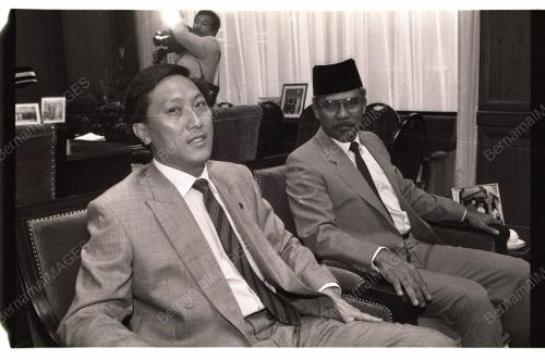 SENATOR FARID&NG PENG HANG SWEARING IN AS SECRETARIAT