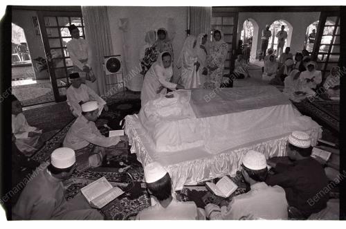 AGONG PAY RESPECT