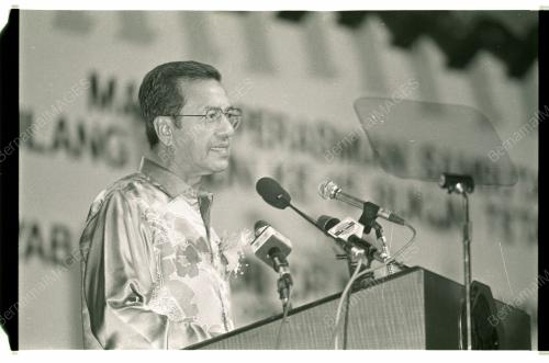 MAHATHIR HADIR MAJLIS RUKUN TETANGGA