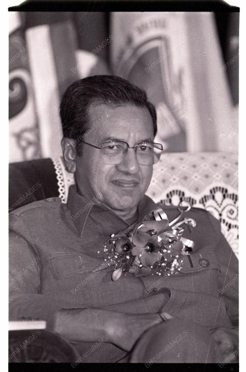 MAHATHIR RASMI MESYUARAT PEKEBUN KECIL