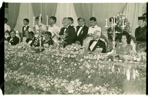 AGONG MAKAN MALAM