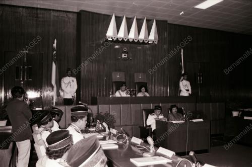PERSIDANGAN DEWAN UNDANGAN NEGERI