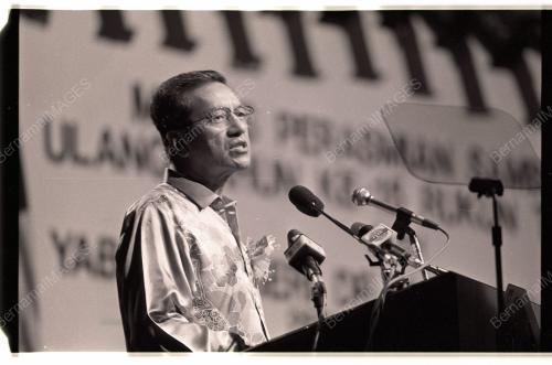 MAHATHIR HADIR MAJLIS RUKUN TETANGGA