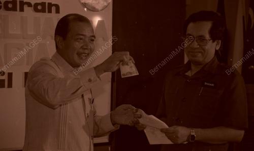 MUSTAFA MOHAMAD SERTAI LARIAN KELUARGA BAHAGIA