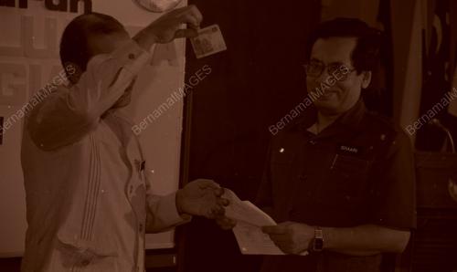 MUSTAFA MOHAMAD SERTAI LARIAN KELUARGA BAHAGIA